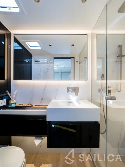 Sunreef 70 - Yacht Charter Sailica