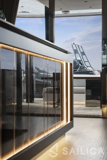 Sunreef 70 - Yacht Charter Sailica