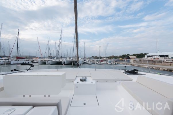 Bali 5.4. - Yacht Charter Sailica