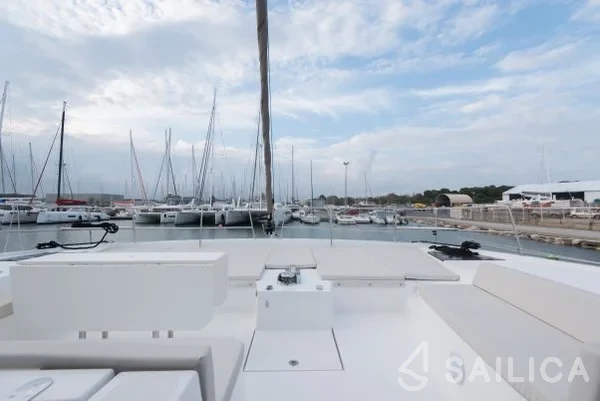 Bali 5.4. - Yacht Charter Sailica