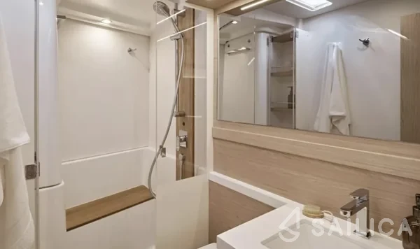 Oceanis 60 - Yacht Charter Sailica