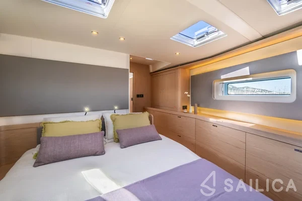 Oceanis 60 - Yacht Charter Sailica
