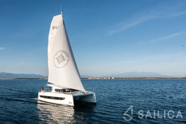 Bali Catsmart - Yacht Charter Sailica