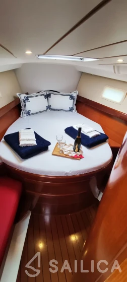 Oceanis 423 Clipper - Yacht Charter Sailica