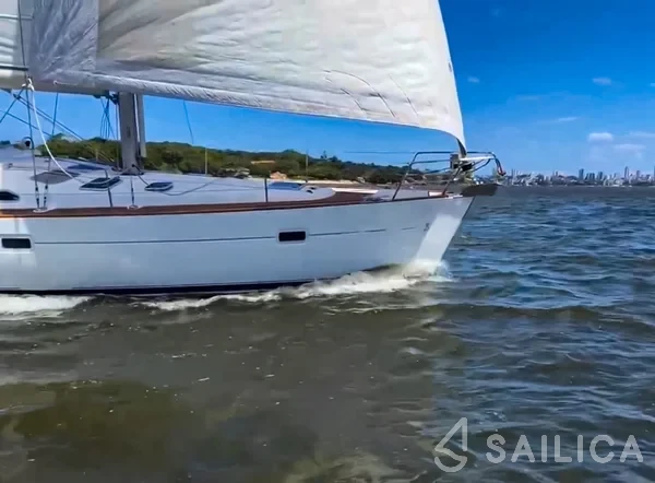 Oceanis 423 Clipper - Yacht Charter Sailica