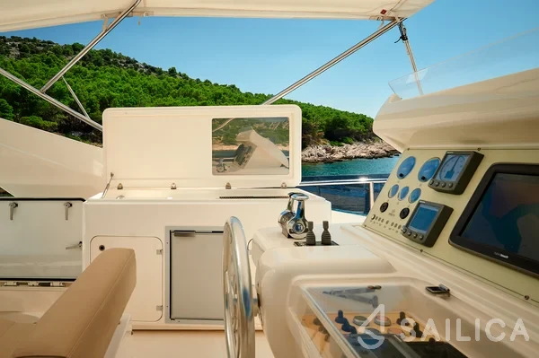 Ferretti 730 - Yacht Charter Sailica