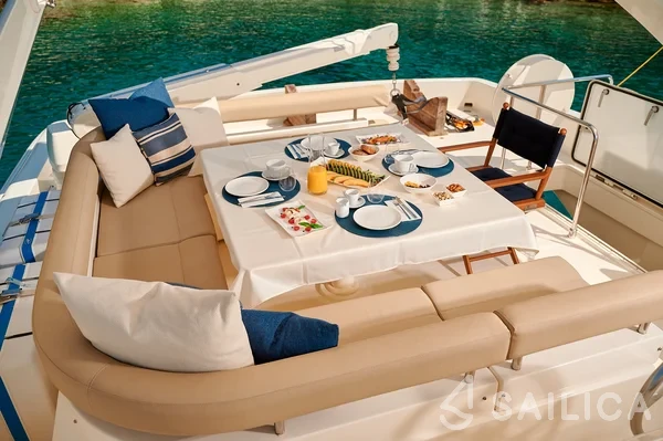 Ferretti 730 - Yacht Charter Sailica