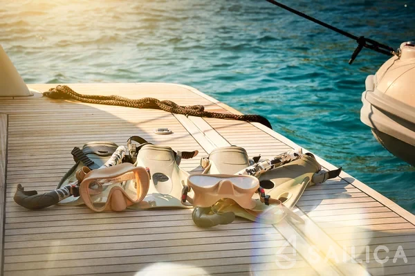 Ferretti 730 - Yacht Charter Sailica