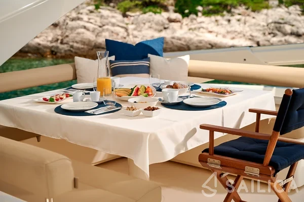Ferretti 730 - Yacht Charter Sailica