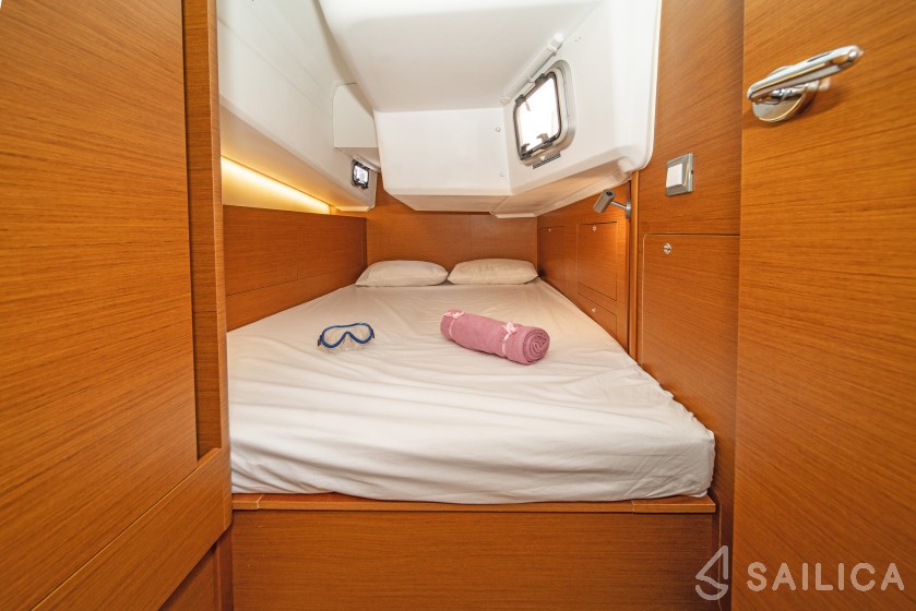 Sun Odyssey 410 - Yacht Charter Sailica