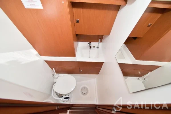 Bavaria 45 Cruiser - Yacht Charter Sailica
