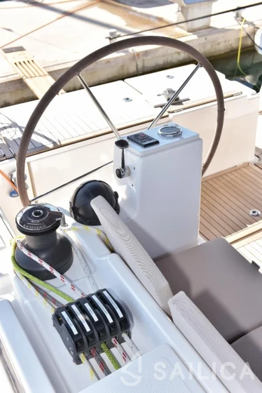 Bavaria 45 Cruiser - Yacht Charter Sailica