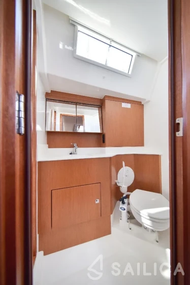 Bavaria 45 Cruiser - Yacht Charter Sailica