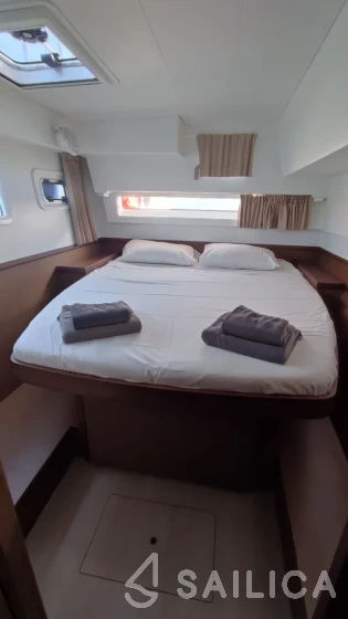 Lagoon 42 - Yacht Charter Sailica