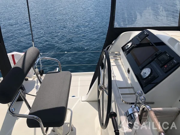Lagoon 42 - Yacht Charter Sailica