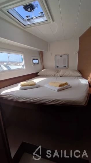 Lagoon 42 - Yacht Charter Sailica