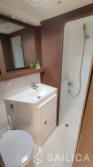 Lagoon 42 - Yacht Charter Sailica