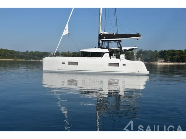 Lagoon 42 - Yacht Charter Sailica