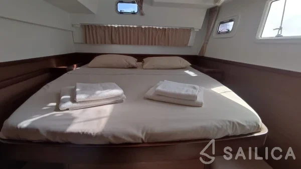 Lagoon 42 - Yacht Charter Sailica