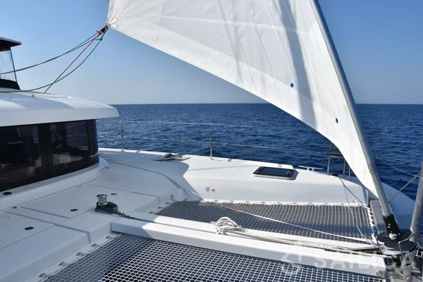 Lagoon 42 - Yacht Charter Sailica