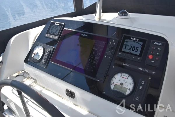 Lagoon 42 - Yacht Charter Sailica