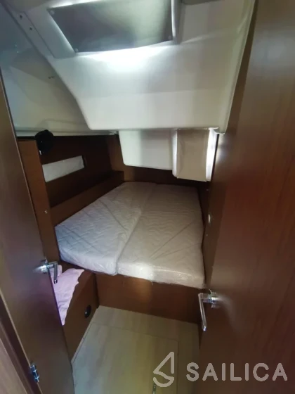 Oceanis 40.1 - Yacht Charter Sailica