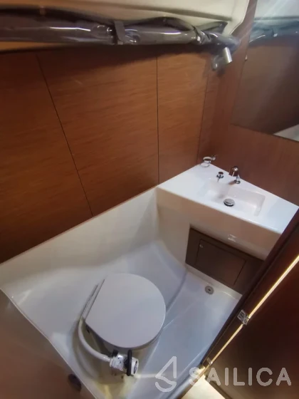 Oceanis 40.1 - Yacht Charter Sailica