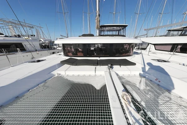Lagoon 42 - Photo #76 Lagoon 42 - Yacht Charter Sailica