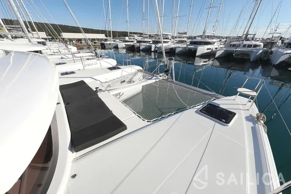 Lagoon 42 - Photo #83 Lagoon 42 - Yacht Charter Sailica
