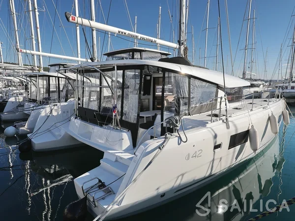 Lagoon 42 - Photo #62 Lagoon 42 - Yacht Charter Sailica