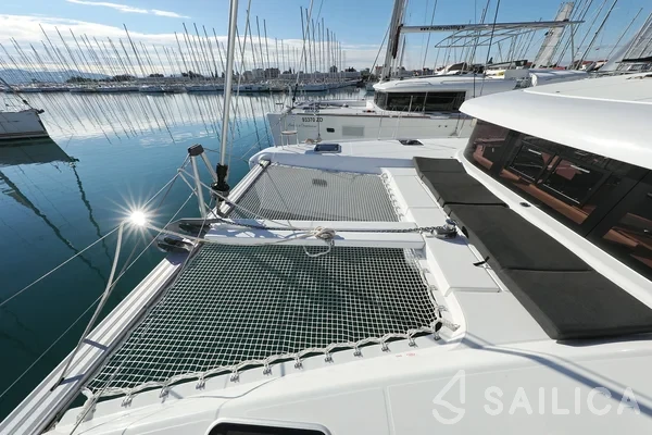 Lagoon 42 - Photo #74 Lagoon 42 - Yacht Charter Sailica