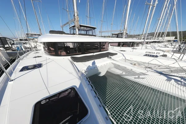 Lagoon 42 - Photo #80 Lagoon 42 - Yacht Charter Sailica
