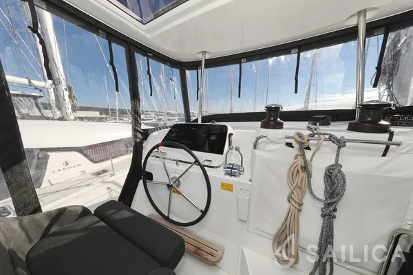 Lagoon 42 - Photo #87 Lagoon 42 - Yacht Charter Sailica