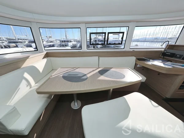 Lagoon 42 - Photo #64 Lagoon 42 - Yacht Charter Sailica