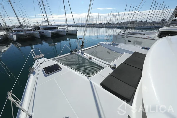 Lagoon 42 - Photo #73 Lagoon 42 - Yacht Charter Sailica