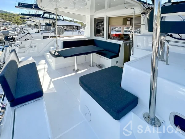 Lagoon 40 - Yacht Charter Sailica