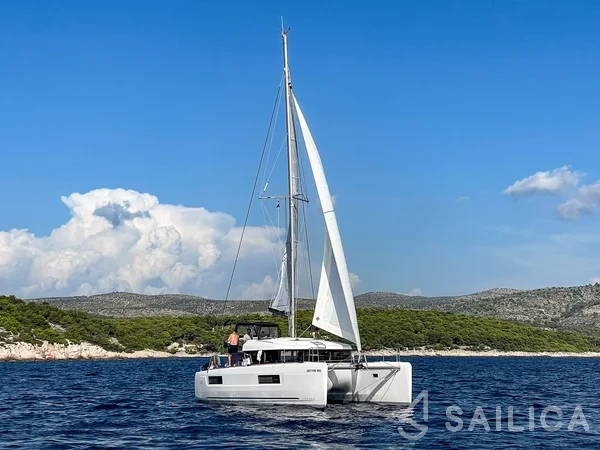 Lagoon 40 - Yacht Charter Sailica