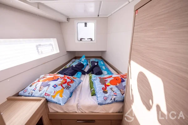 Lagoon 40 - Yacht Charter Sailica
