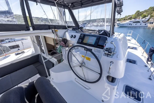 Lagoon 40 - Yacht Charter Sailica