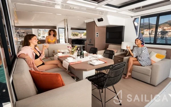 Bali 4.2 - Yacht Charter Sailica