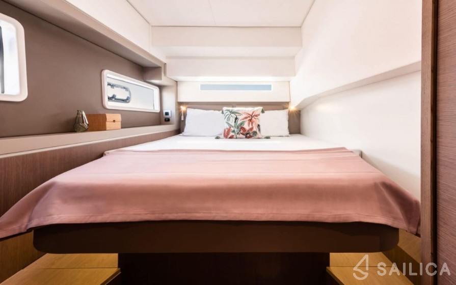 Bali 4.2 - Yacht Charter Sailica