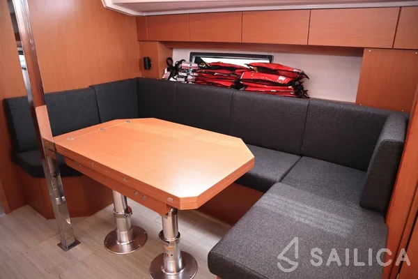 Bavaria C42 - Yacht Charter Sailica