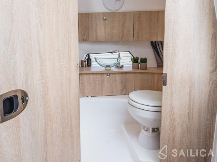 Noblesse 830 - Yacht Charter Sailica