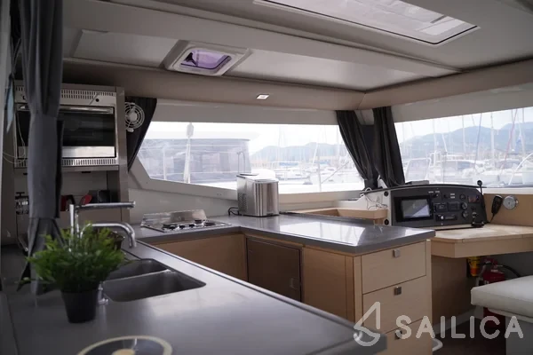 Helia 44 - Yacht Charter Sailica