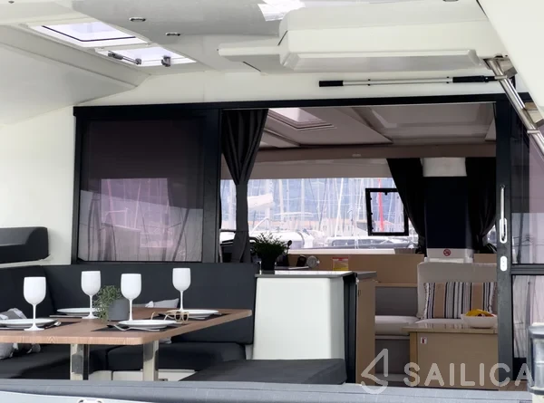 Helia 44 - Yacht Charter Sailica