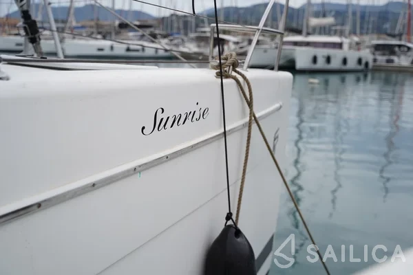 Helia 44 - Yacht Charter Sailica