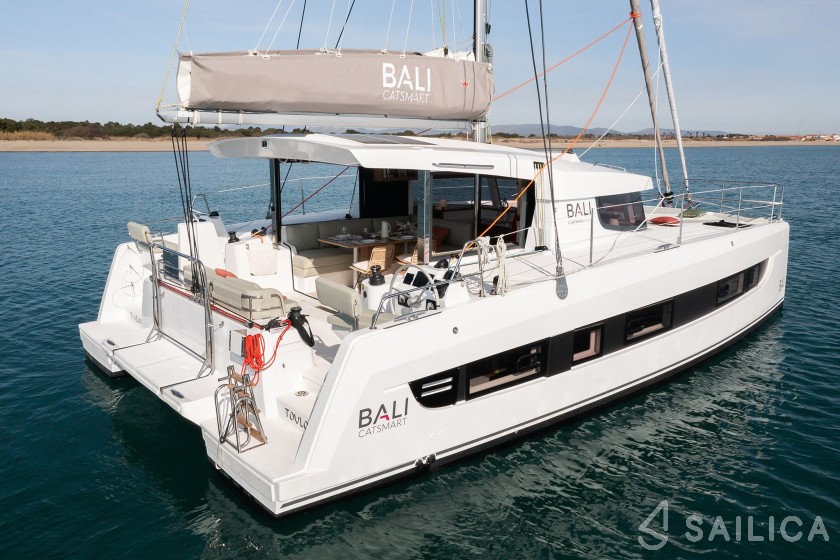 Bali Catsmart - Yacht Charter Sailica