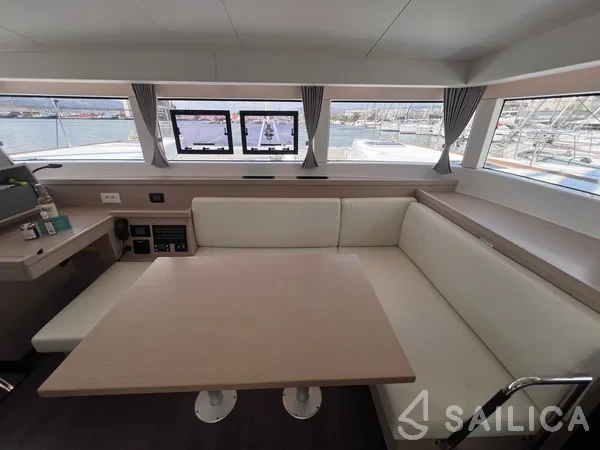 Lagoon 40 - Yacht Charter Sailica