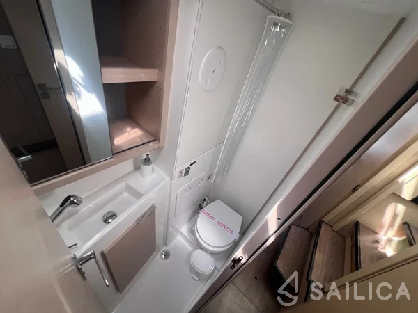 Lagoon 40 - Yacht Charter Sailica