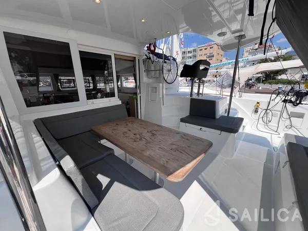 Lagoon 40 - Yacht Charter Sailica